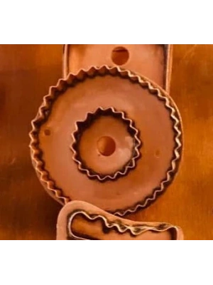 Giant-Wreath-Copper-Cookie-Cutter